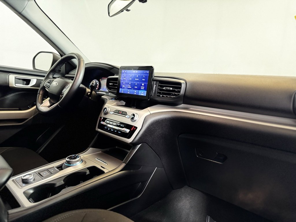 Used 2023 Ford Explorer XLT image 9