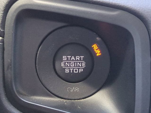 Used 2024 Jeep Wrangler Unlimited Sahara w/ Technology Group AWD/4WD image 28