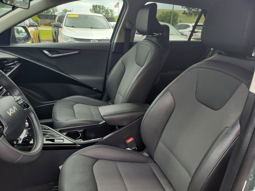 Used 2023 Kia Niro EX FWD image 11