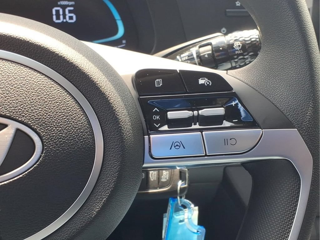 Used 2026 Hyundai Elantra SE FWD image 23