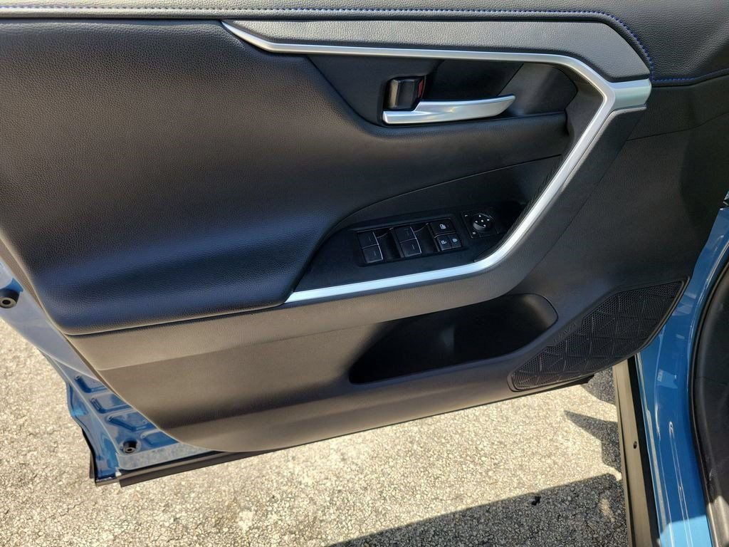 Certified 2025 Toyota RAV4 XSE AWD/4WD image 19
