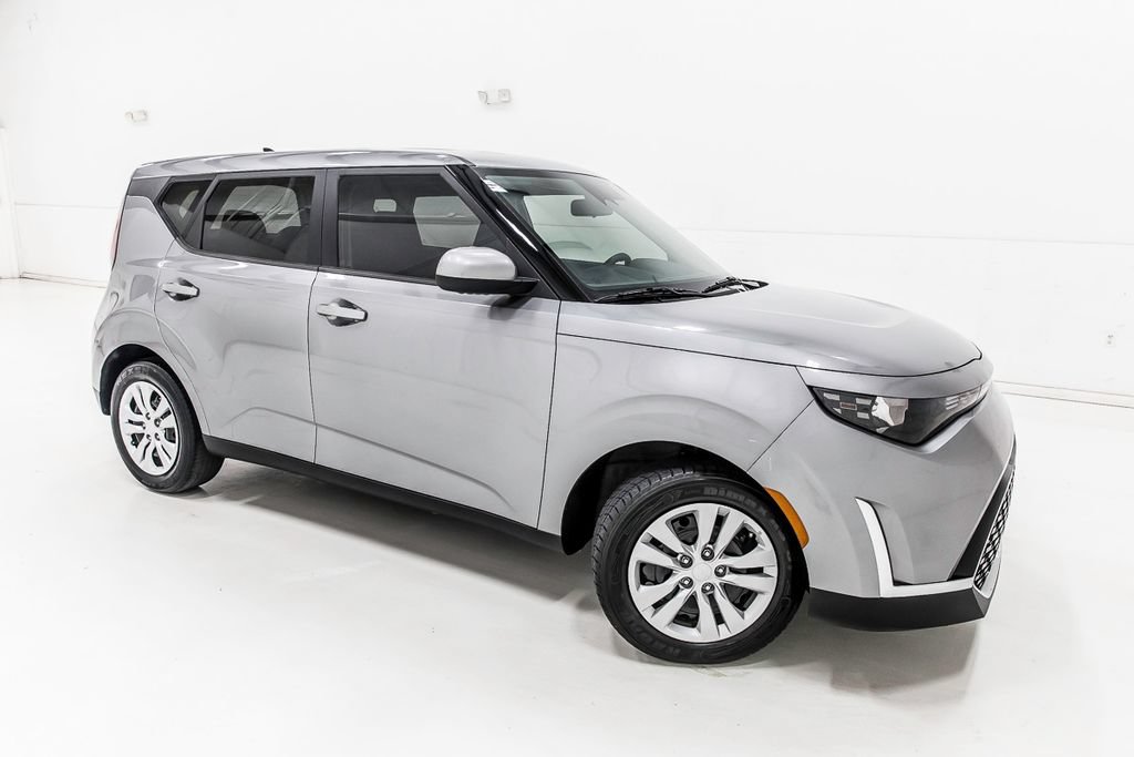 Used 2023 Kia Soul LX FWD image 9