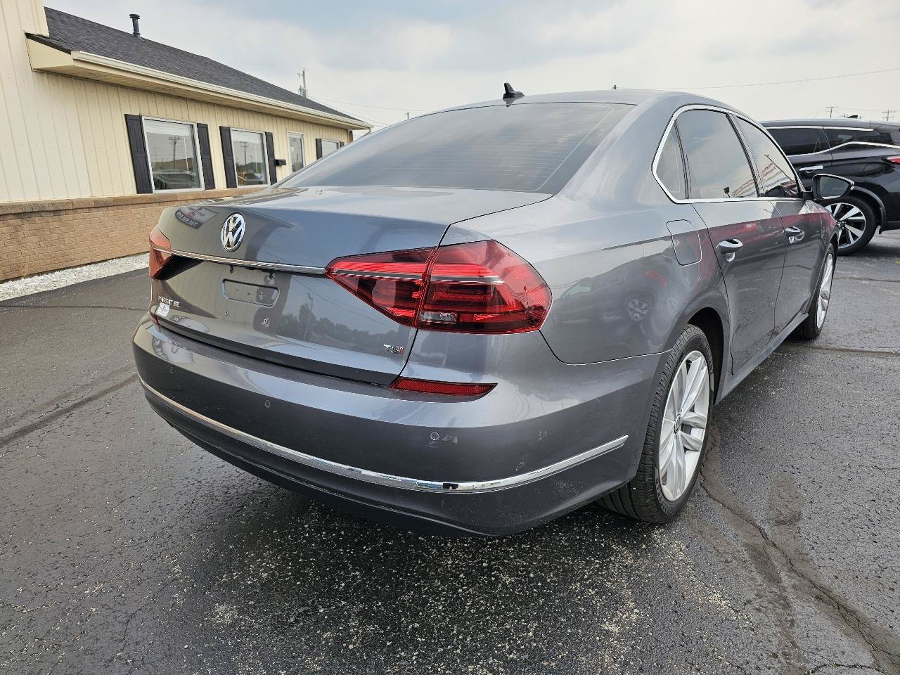 Used 2018 Volkswagen Passat 2.0T SE FWD image 21