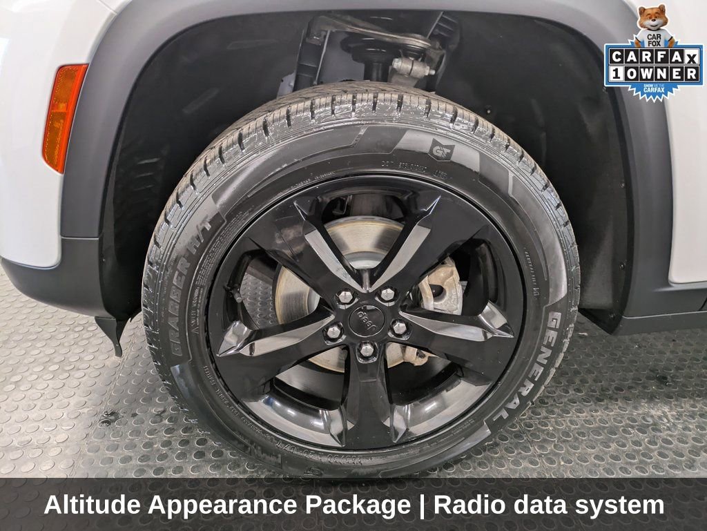 Used 2023 Jeep Grand Cherokee Altitude image 9