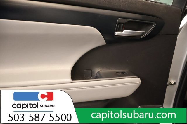 Used 2022 Toyota Highlander XLE AWD/4WD image 30