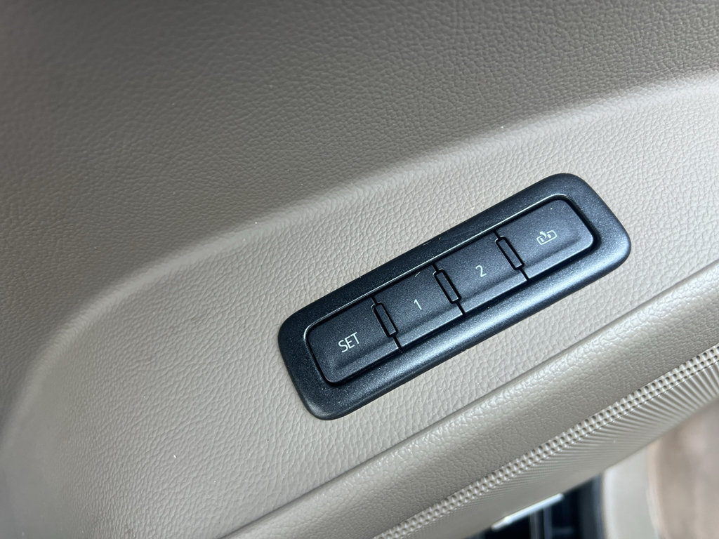 Used 2020 GMC Yukon XL SLT AWD/4WD image 20