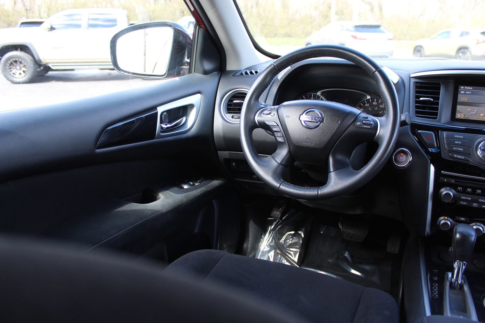 Used 2016 Nissan Pathfinder SV image 9