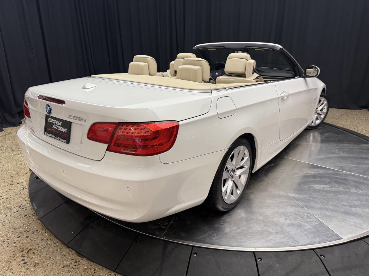 Used 2011 BMW 328i Convertible image 8