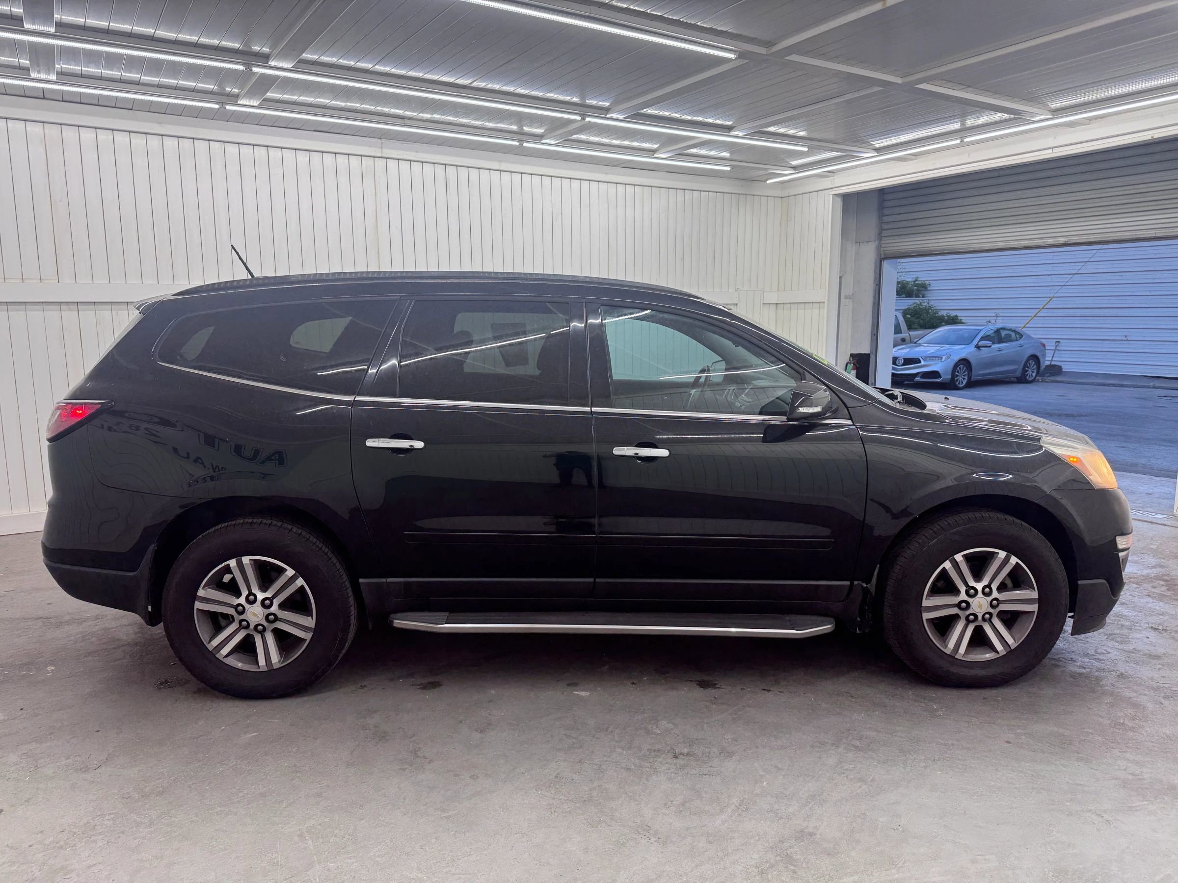 Used 2017 Chevrolet Traverse LT image 4