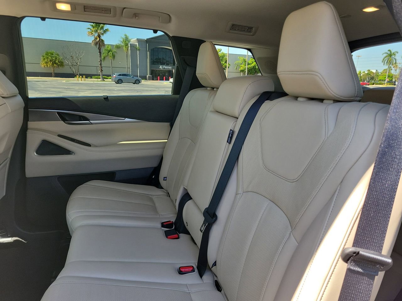 Used 2025 INFINITI QX60 Luxe w/ Lighting Package (N94) image 12