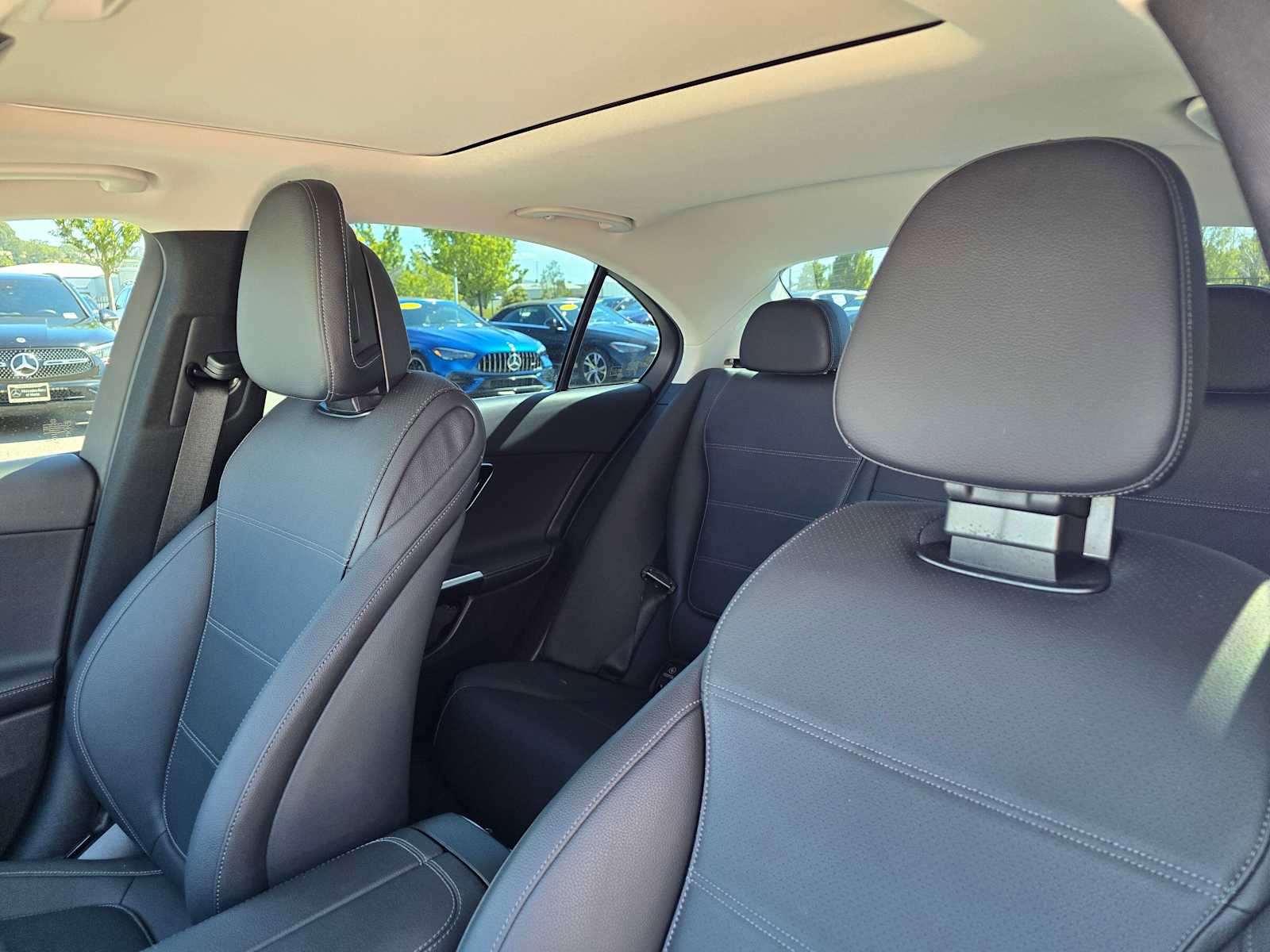 Used 2025 Mercedes-Benz C 300 Sedan image 23