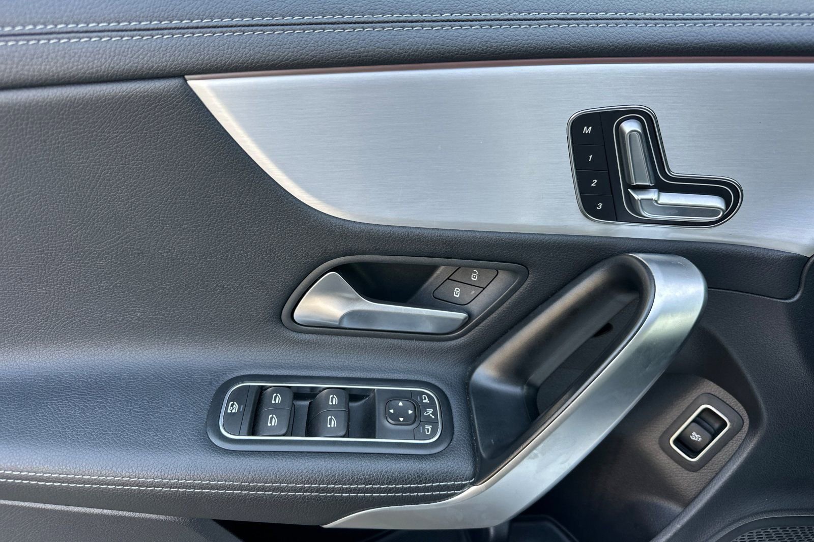 Used 2025 Mercedes-Benz CLA 250 image 11