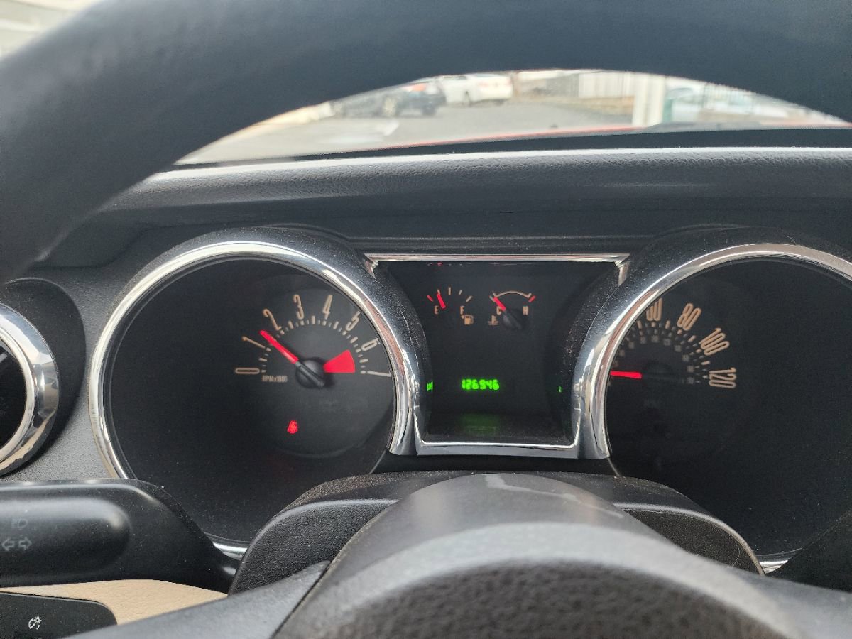 Used 2005 Ford Mustang Deluxe image 13