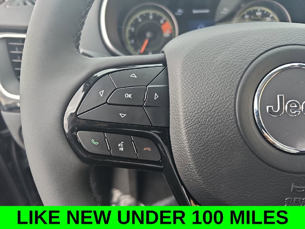 Used 2023 Jeep Cherokee Altitude Lux AWD/4WD image 17