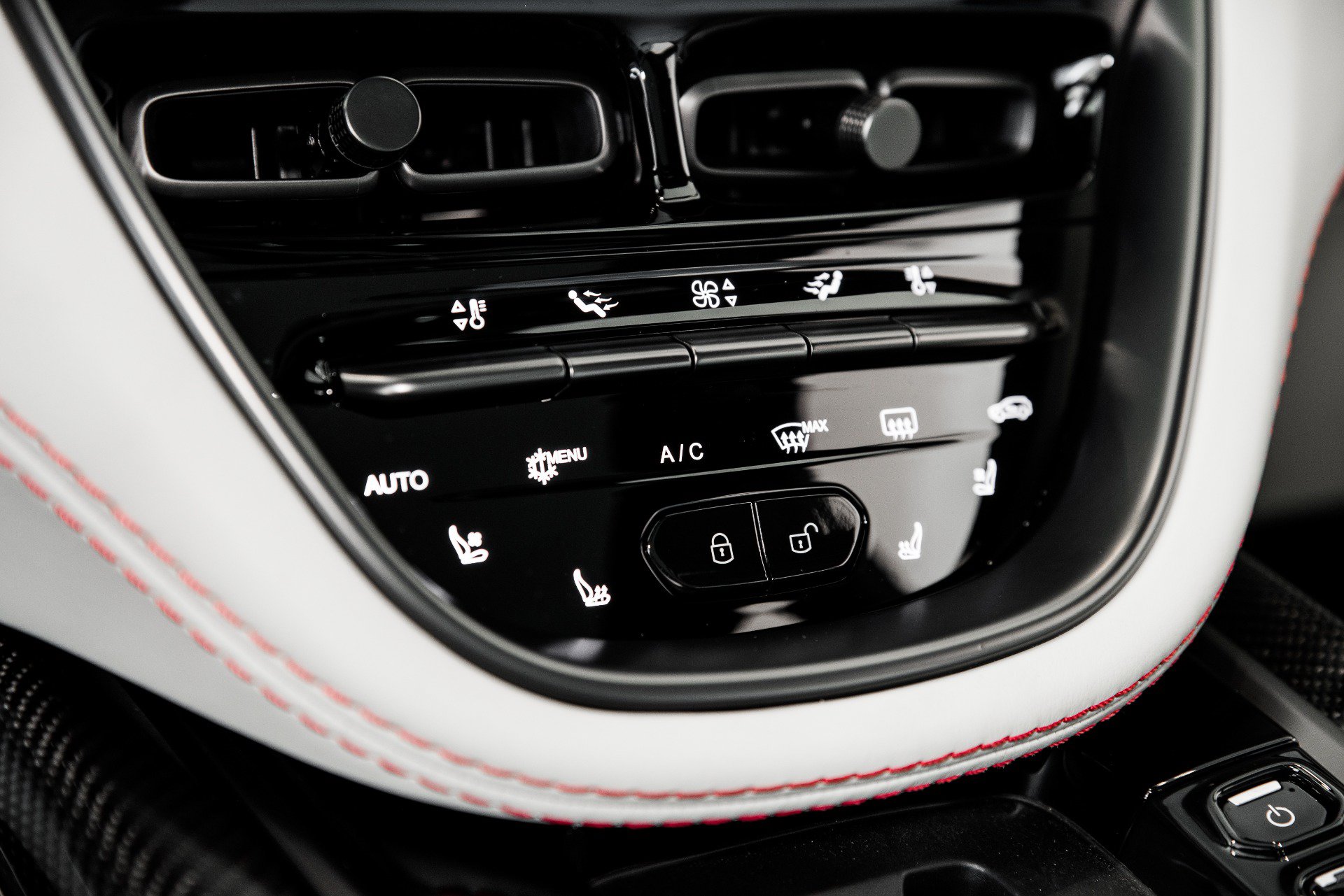 Used 2022 Aston Martin DBX AWD/4WD image 29