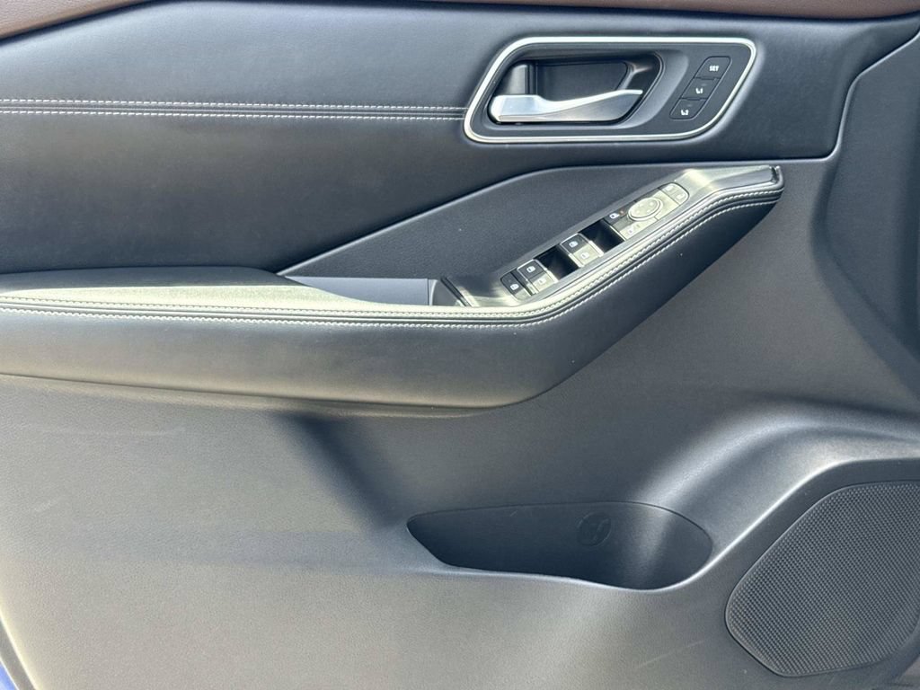 Certified 2023 Nissan Rogue Platinum w/ Platinum Premium Package FWD image 19