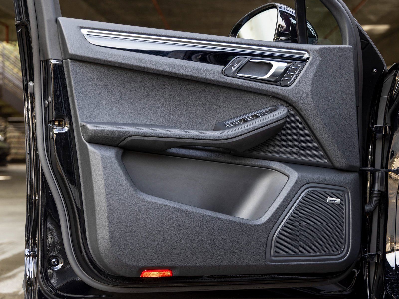 Certified 2025 Porsche Macan image 23