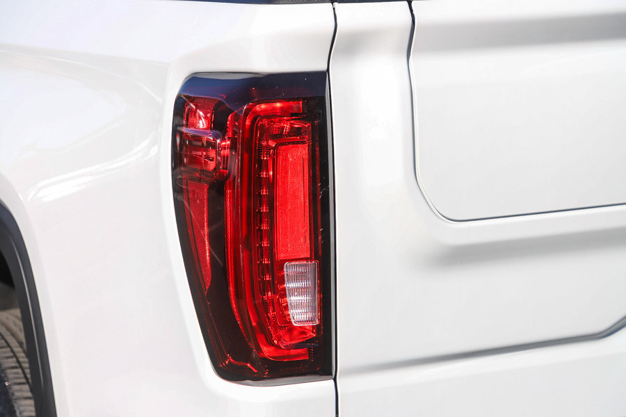 Used 2026 GMC Sierra 1500 SLT RWD image 9