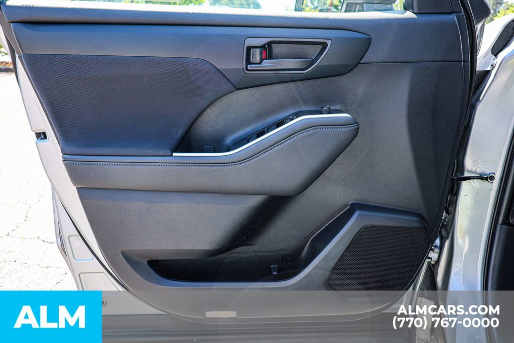 Used 2025 Toyota Highlander LE image 49