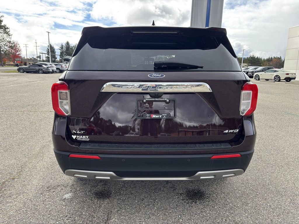 Used 2023 Ford Explorer XLT w/ Equipment Group 202A image 4