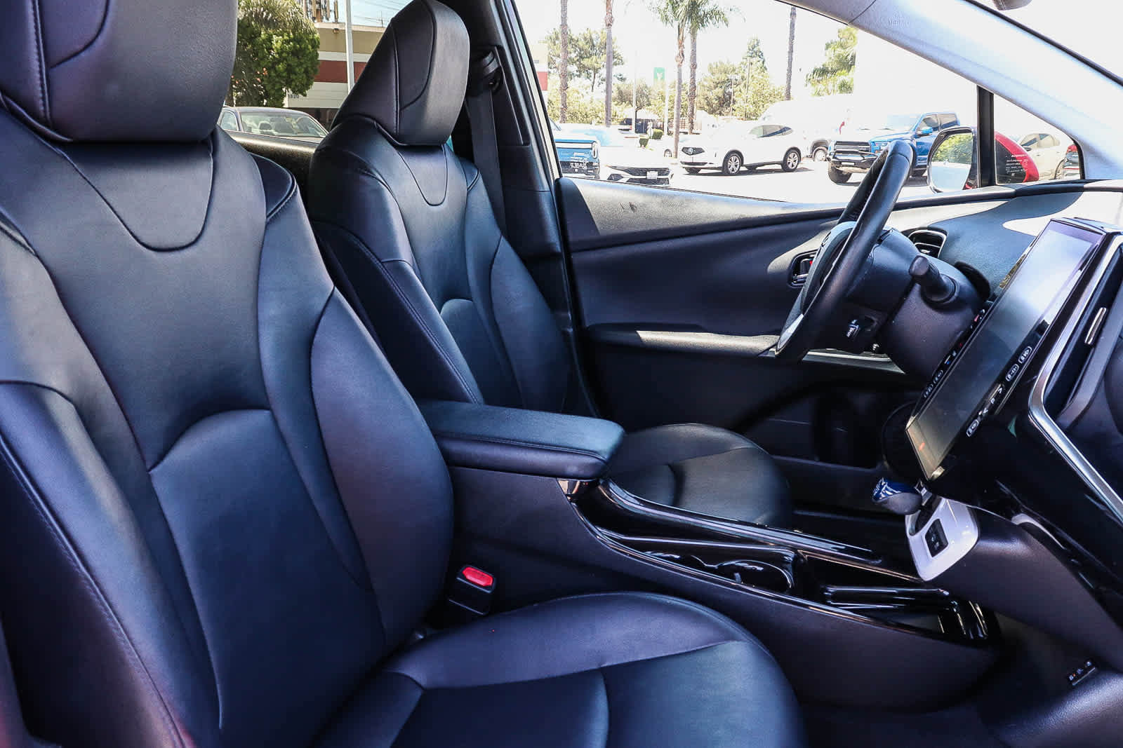 Used 2017 Toyota Prius Prime Advanced w/ Carpet Mat Package FWD image 25