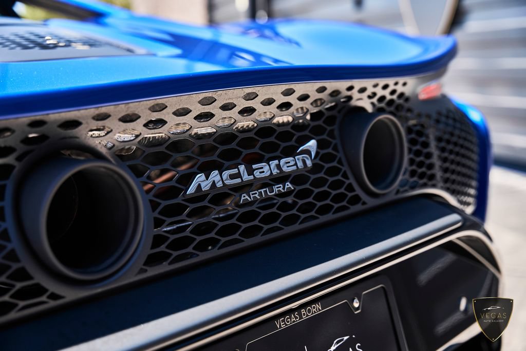 Used 2025 McLaren Artura RWD image 12