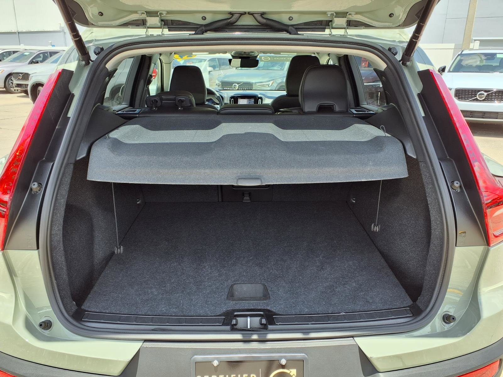 Certified 2025 Volvo XC40 B5 Core AWD/4WD image 18