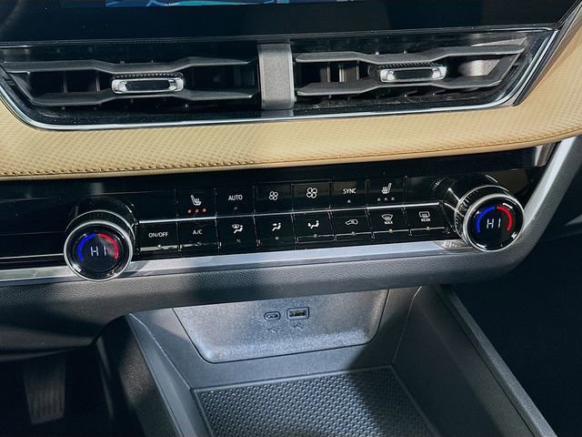 Used 2025 Chevrolet Equinox ACTIV image 21