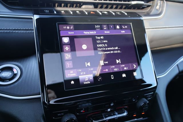 New 2025 Jeep Grand Cherokee Altitude image 16