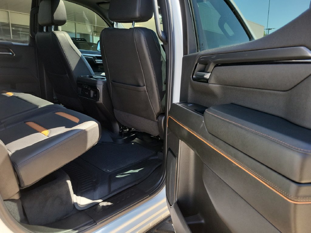 Used 2025 GMC Sierra 1500 AT4 w/ AT4 Premium Package AWD/4WD image 28