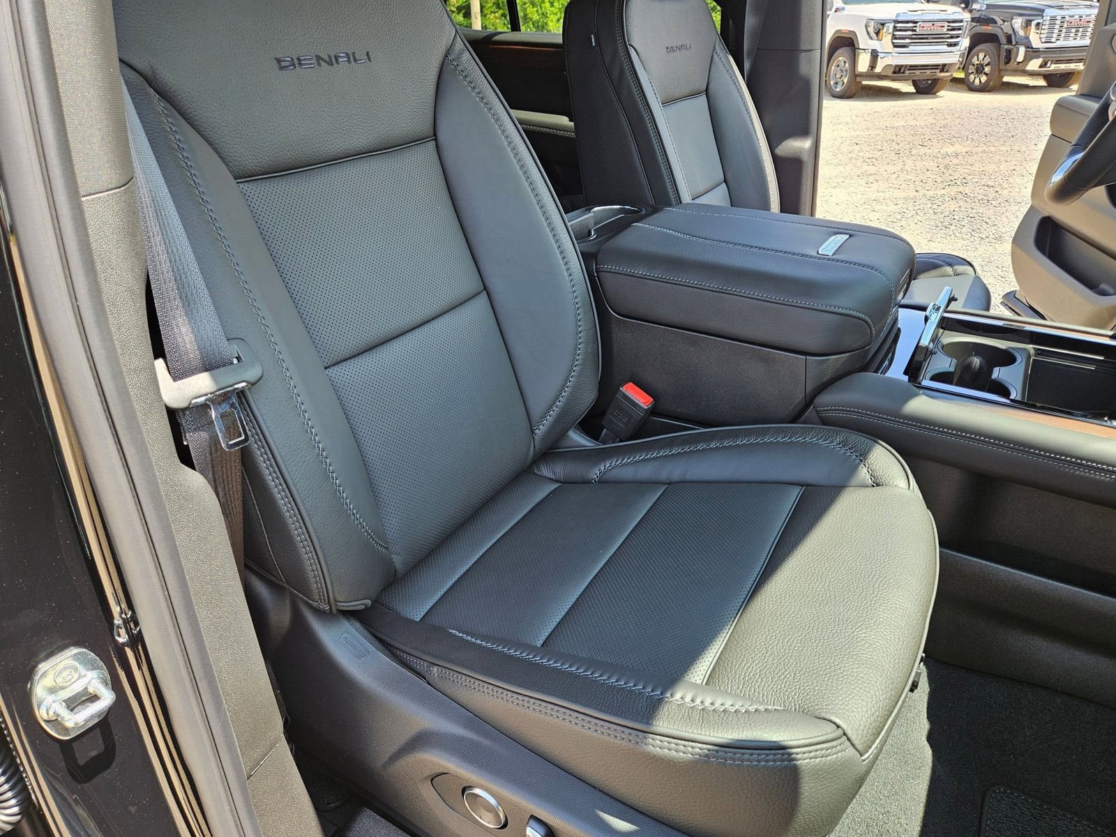 New 2026 GMC Yukon Denali AWD/4WD image 30