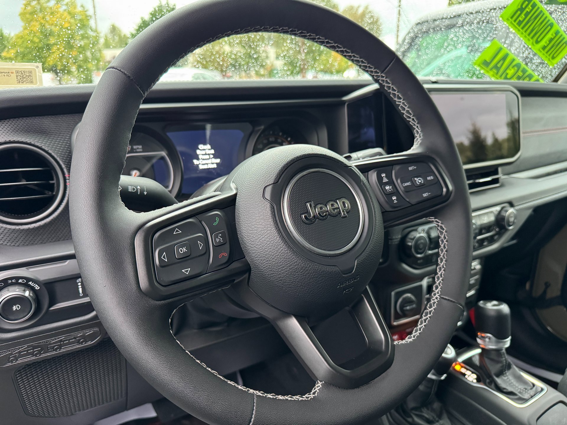 Used 2025 Jeep Wrangler Rubicon w/ Technology Group image 34