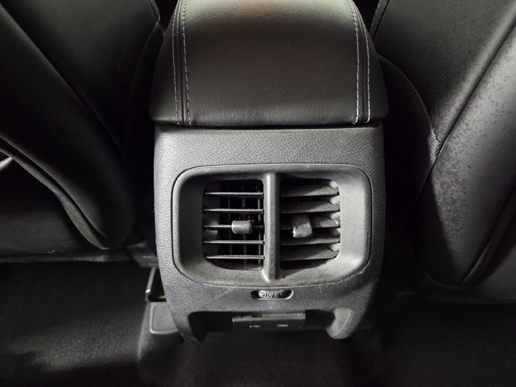 Used 2019 Jeep Cherokee Latitude Plus FWD image 24