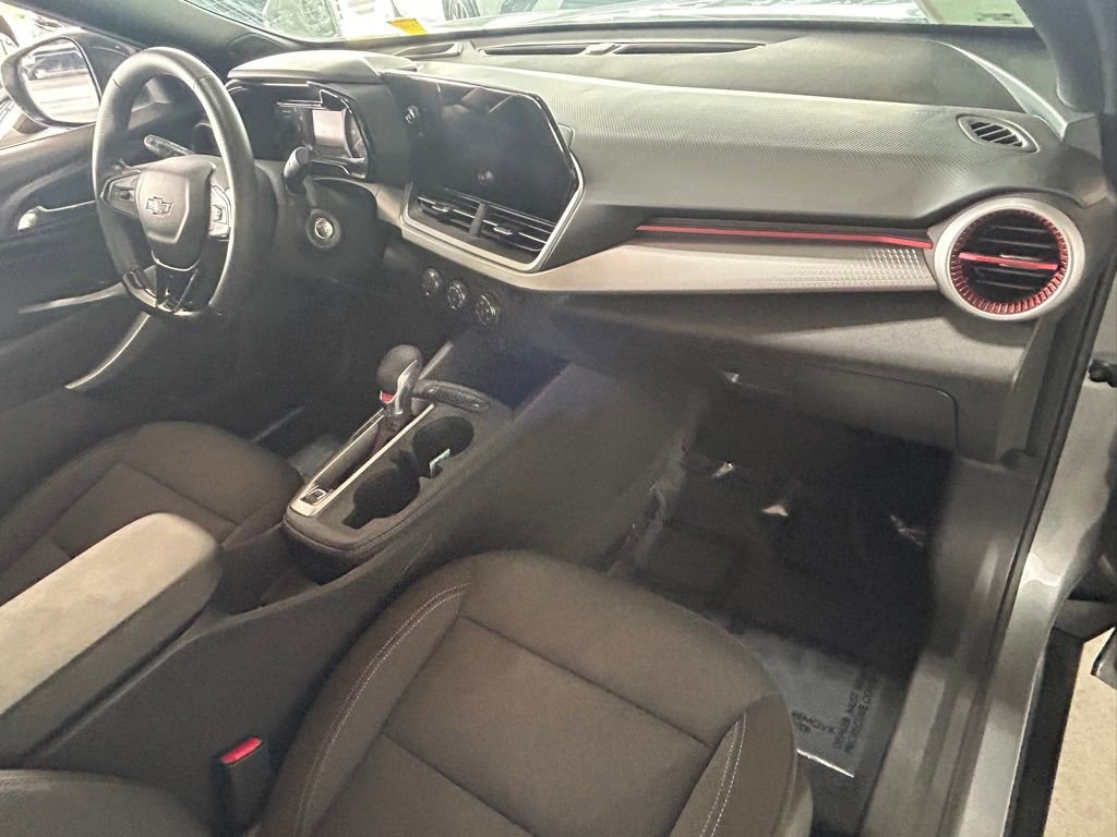 Used 2024 Chevrolet Trax RS w/ Driver Confidence Package image 32