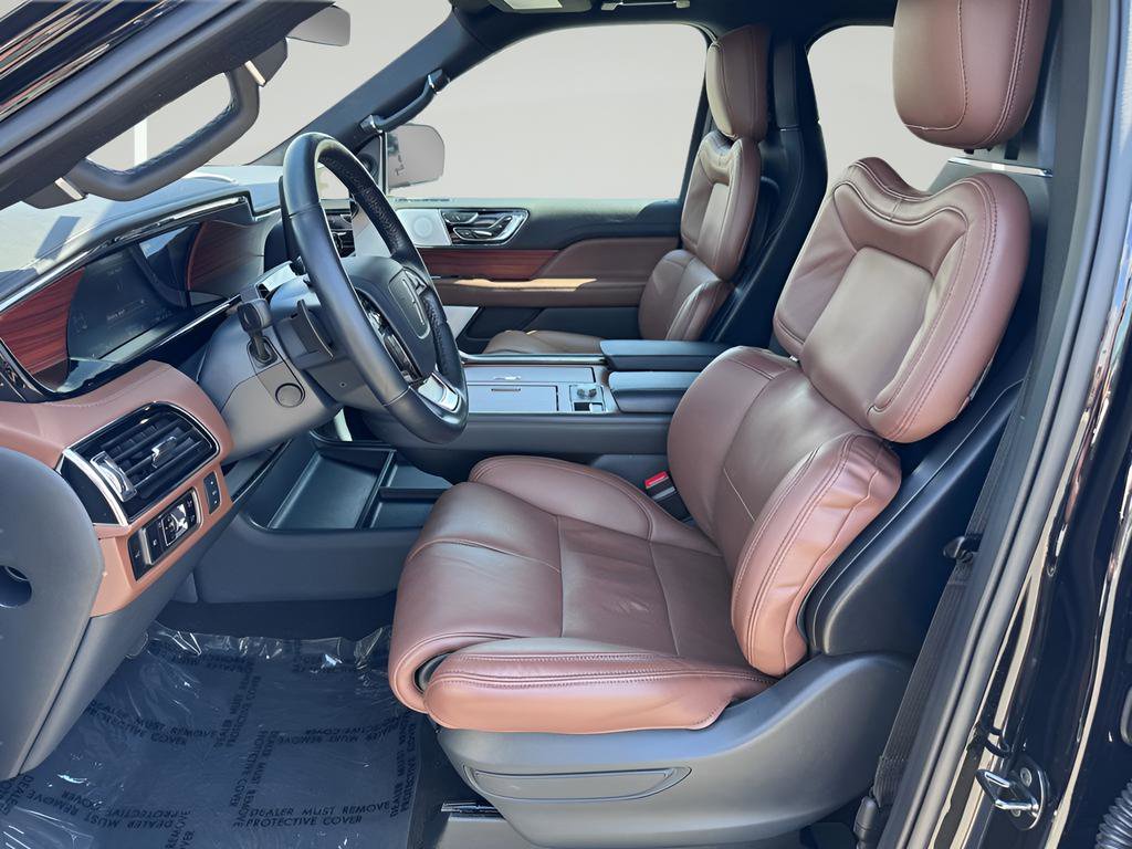 Used 2024 Lincoln Navigator Reserve image 13