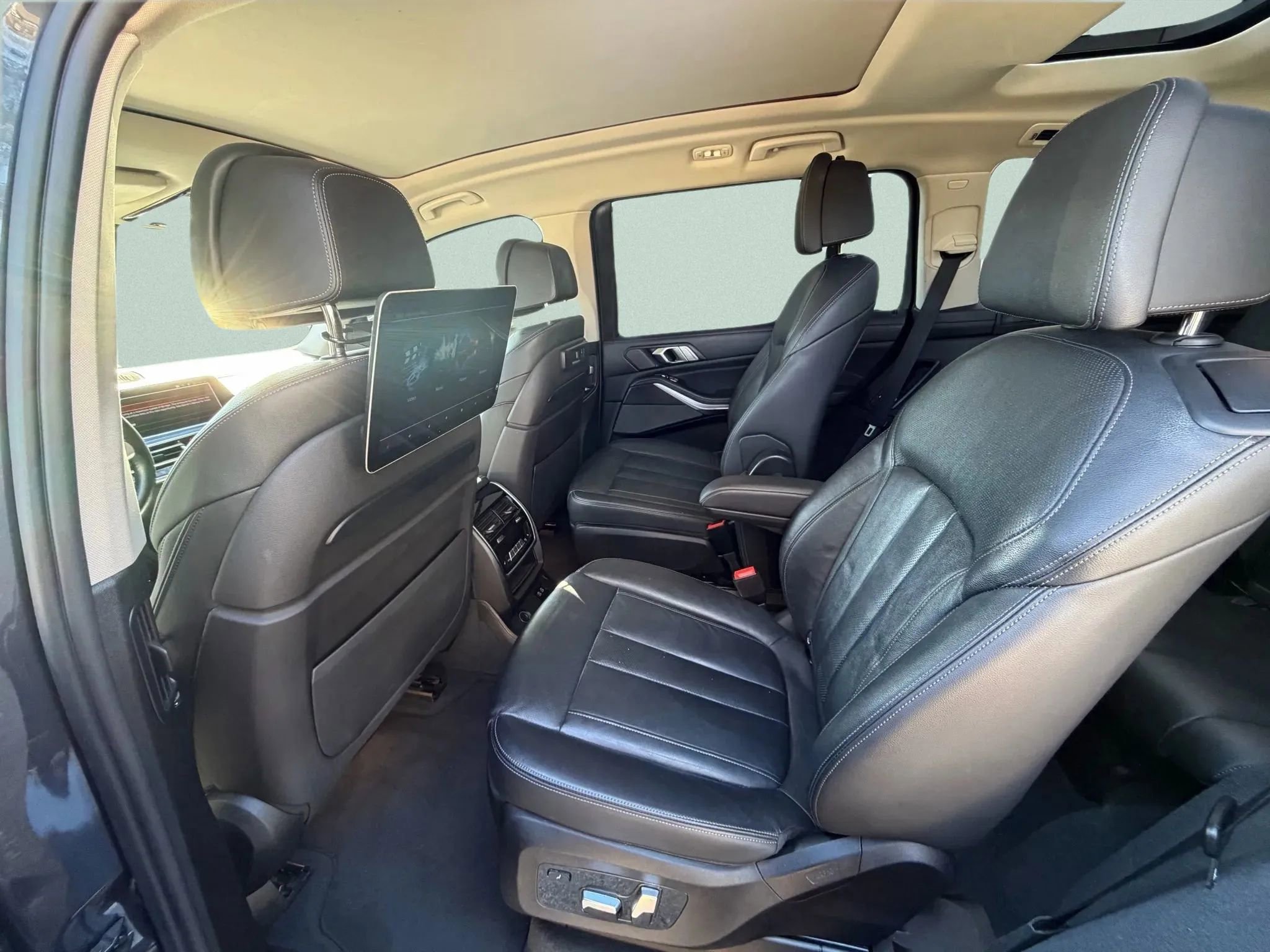 Used 2019 BMW X7 xDrive40i w/ Premium Package AWD/4WD image 45