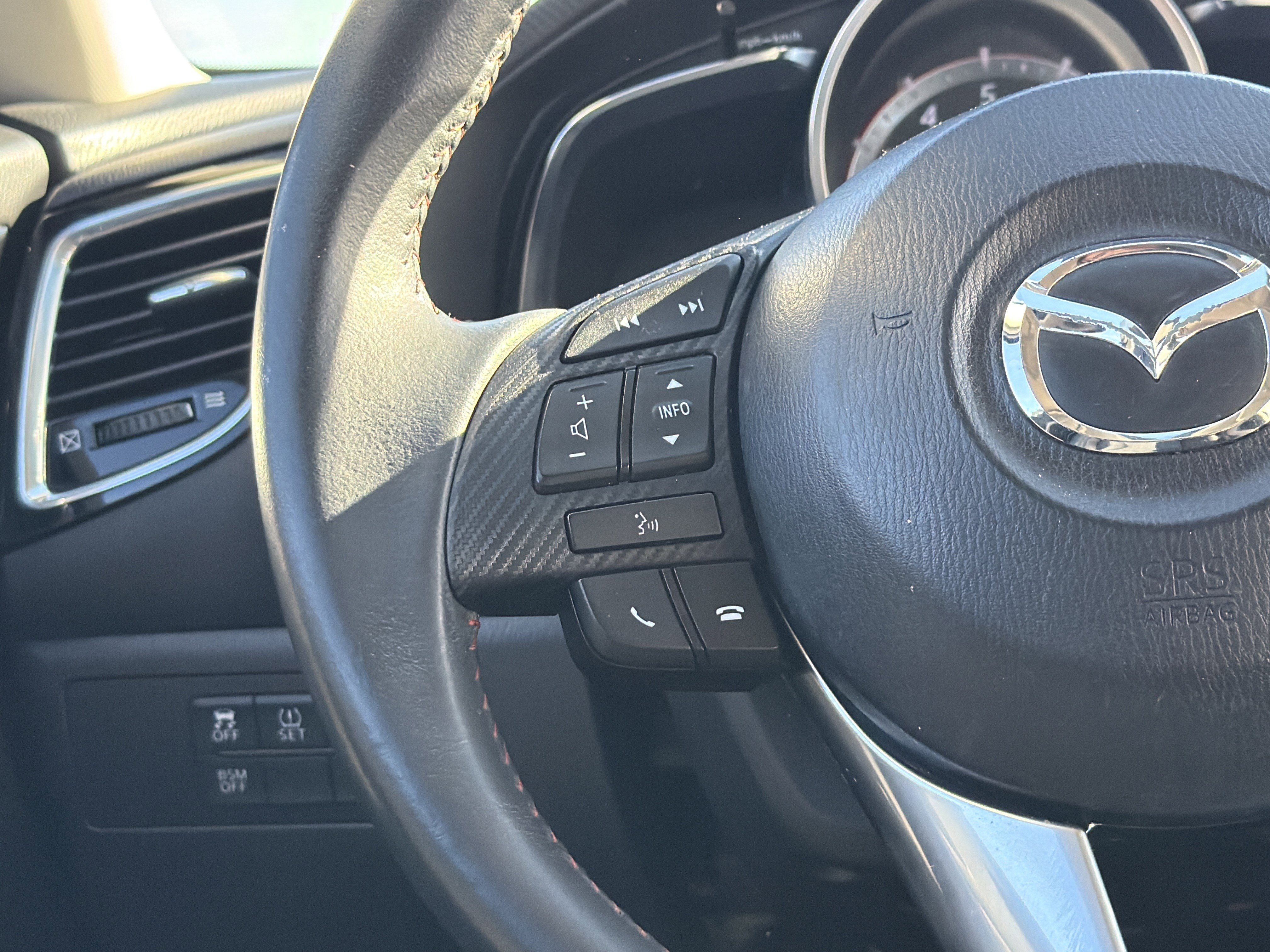 Used 2015 MAZDA MAZDA3 s Touring image 19