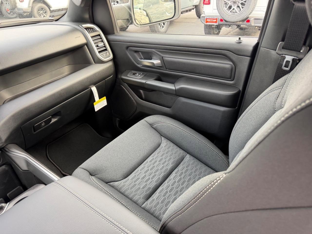 New 2026 RAM 1500 Express AWD/4WD image 17