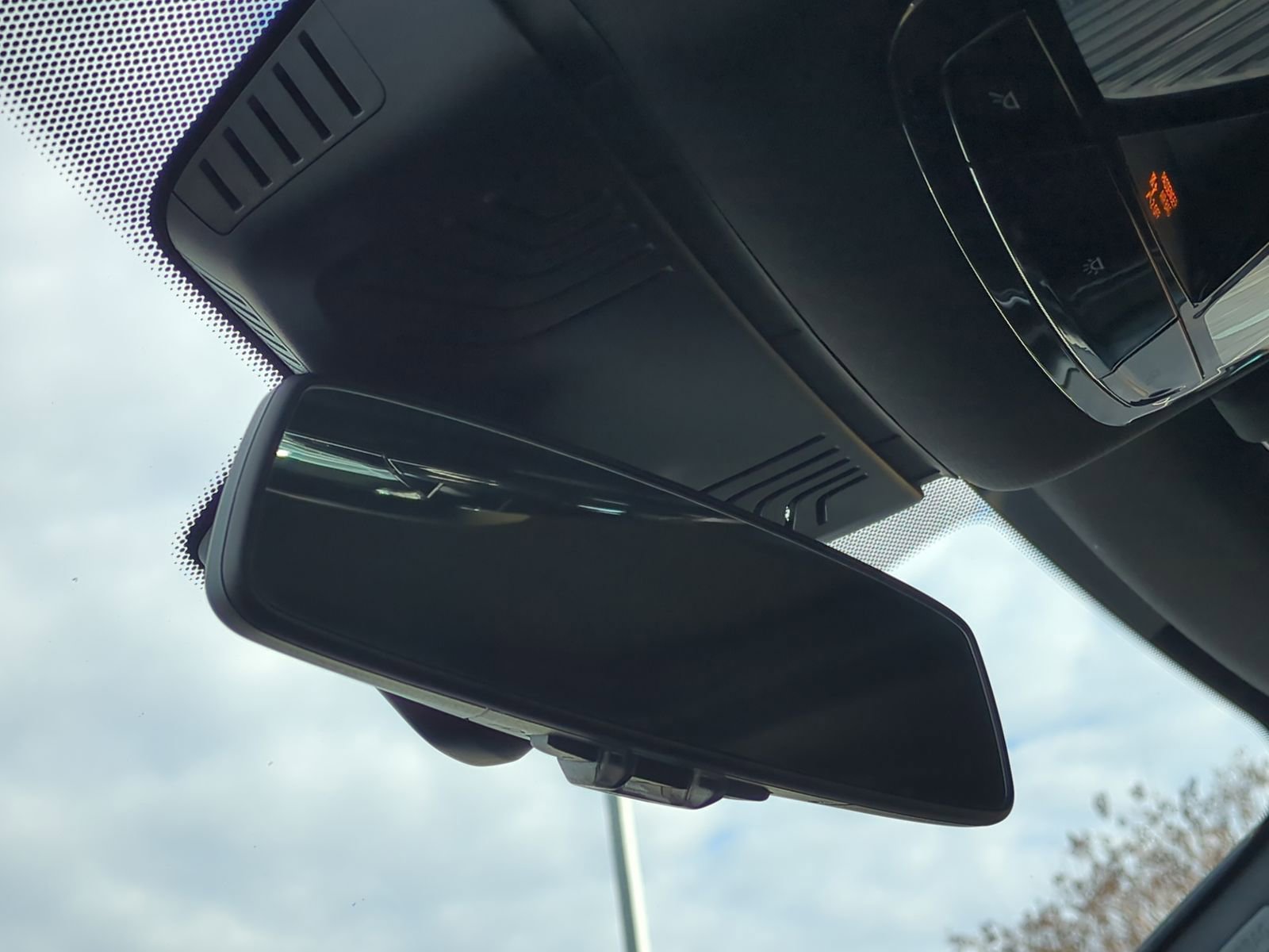 Used 2023 BMW M550i xDrive image 26