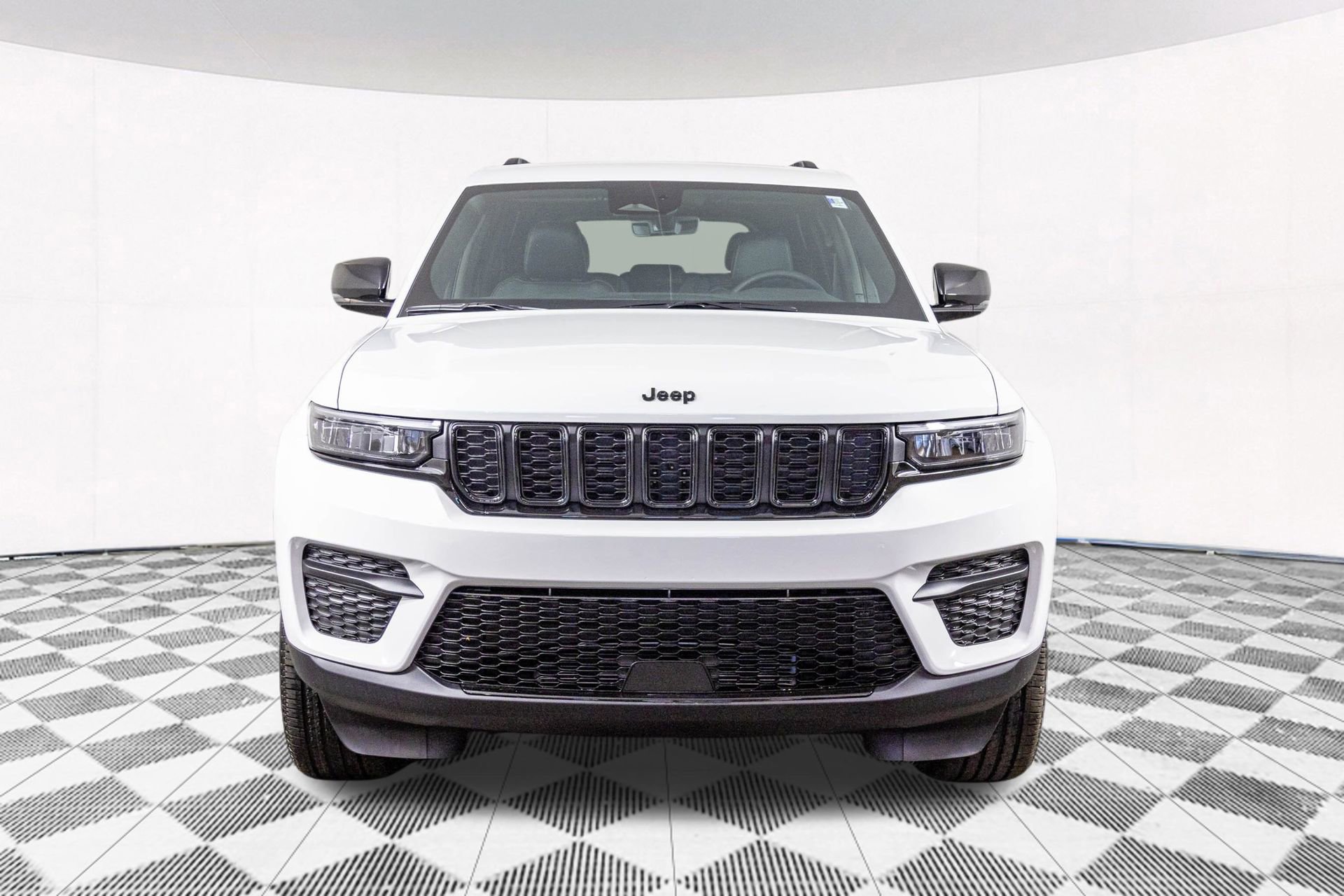 New 2025 Jeep Grand Cherokee Laredo image 5