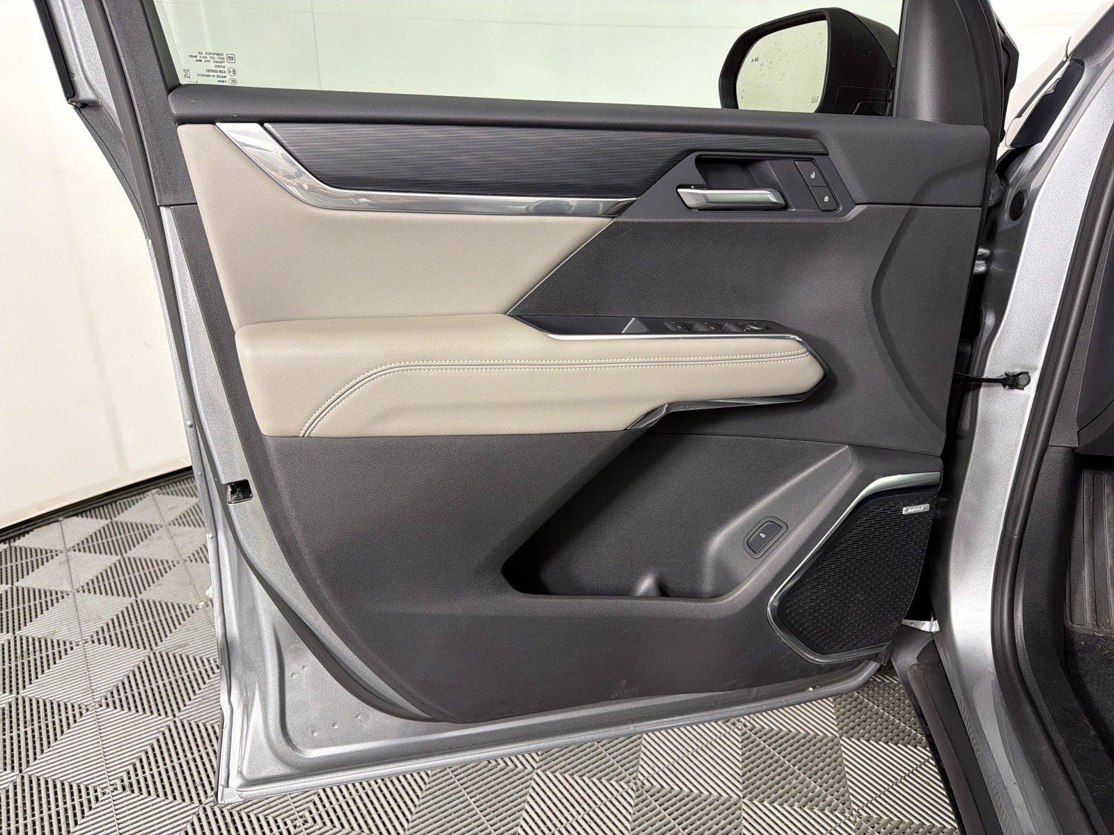 New 2026 GMC Acadia Elevation w/ Elevation Premium Package FWD image 8