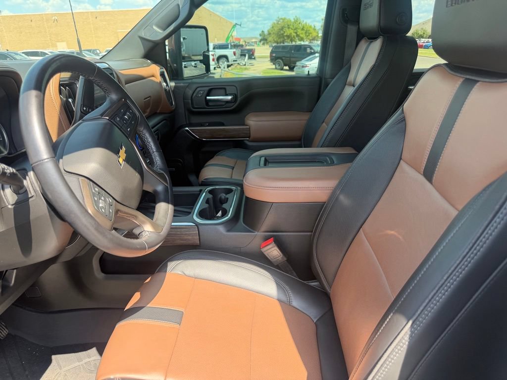 Used 2022 Chevrolet Silverado 3500 High Country AWD/4WD image 32