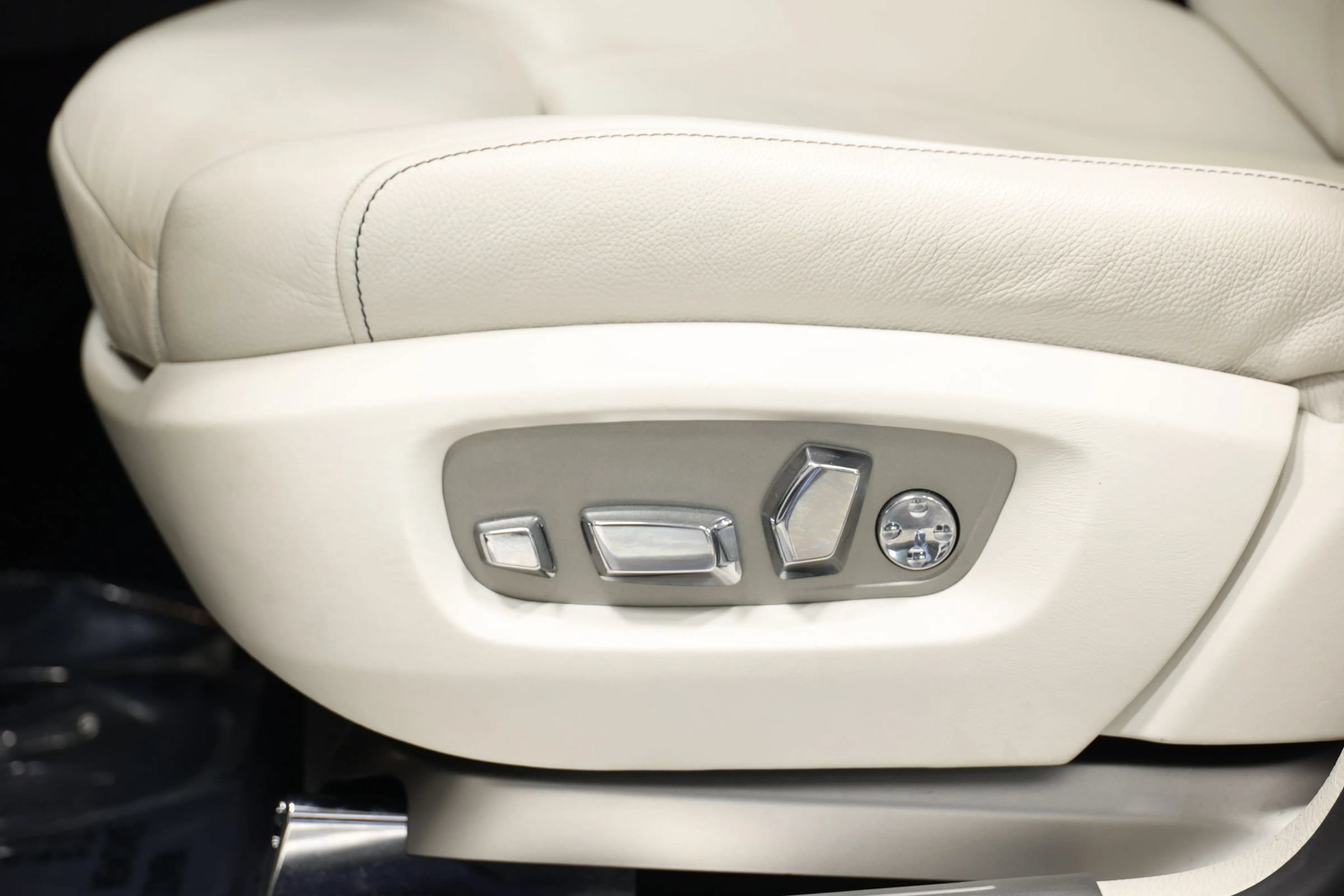 Used 2015 Rolls-Royce Ghost RWD image 15