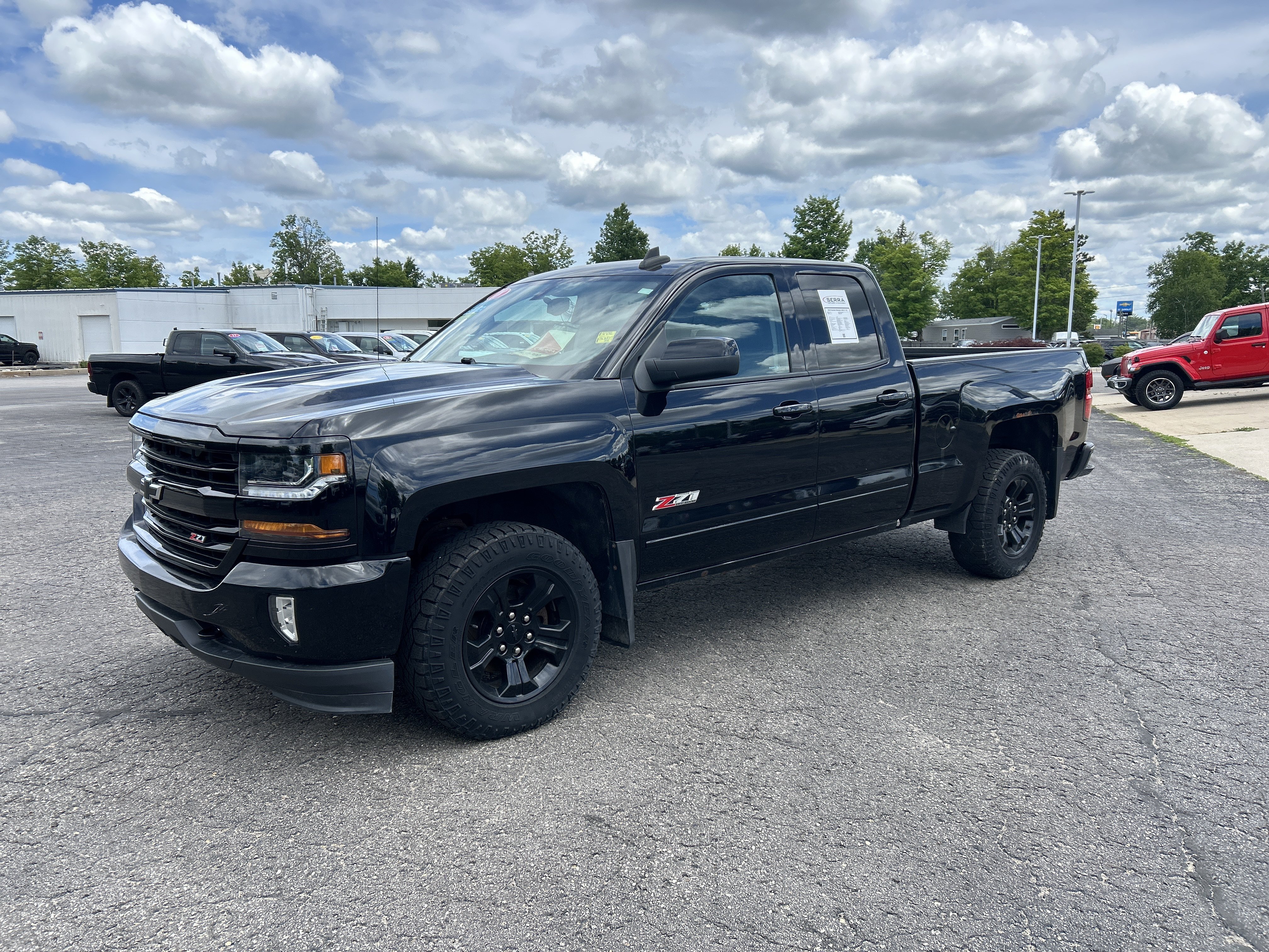 Used 2018 Chevrolet Silverado 1500 LT w/ Midnight Edition AWD/4WD image 7