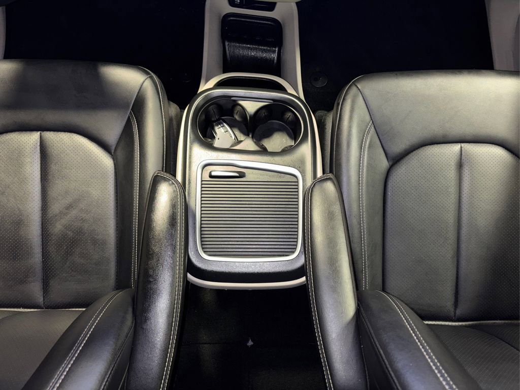 Used 2024 Chrysler Pacifica Touring-L image 13