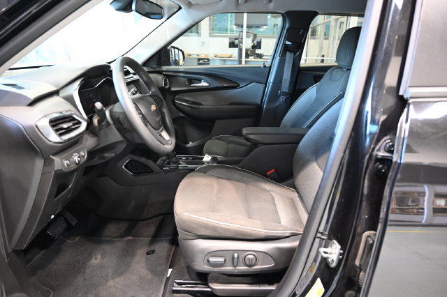 Used 2023 Chevrolet TrailBlazer LT FWD image 9