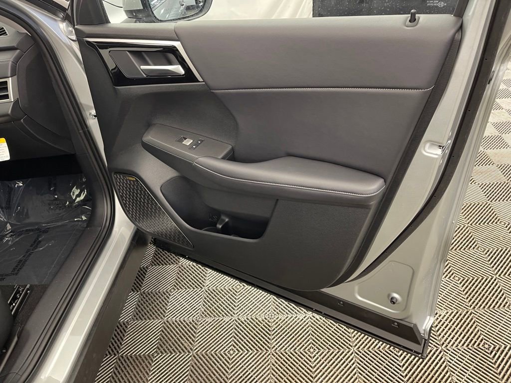 New 2025 Mitsubishi Outlander SE image 29