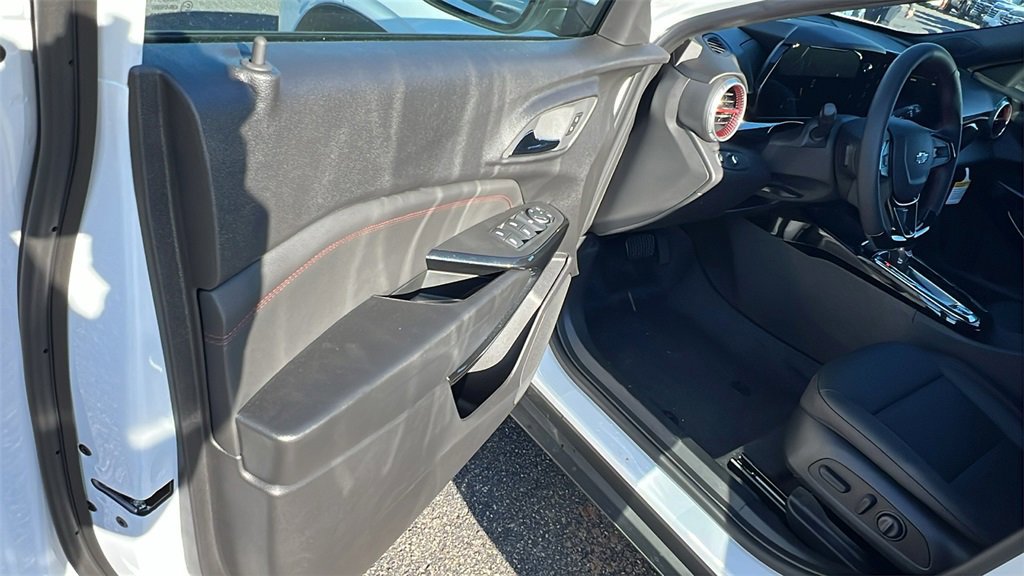 New 2026 Chevrolet Trax RS w/ Sunroof Package image 11