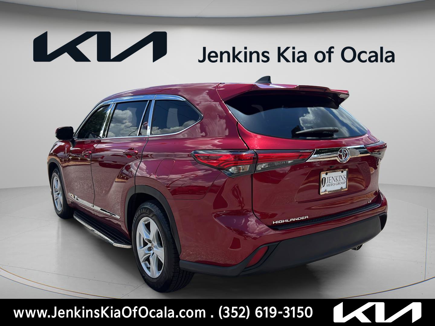 Used 2022 Toyota Highlander LE FWD image 5