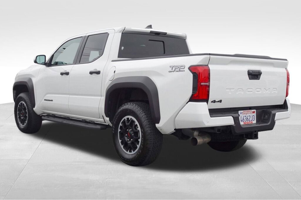 Certified 2025 Toyota Tacoma TRD Off-Road image 6